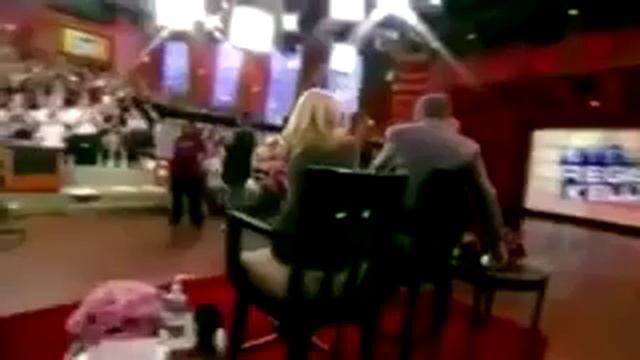 Кристен Стюарт на утреннем шоу Regis & Kelly 29.06.10 смотреть онлайн