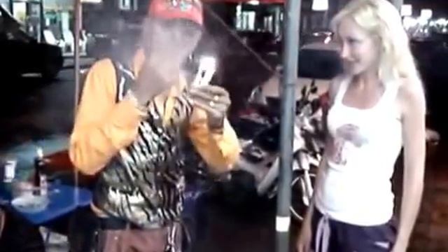 фокус уличный с сигаретой лучшее что я видел) смотреть онлайн