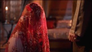 Султан читает стихи Хюррем