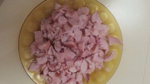 Салат Подарок с копченой курицей