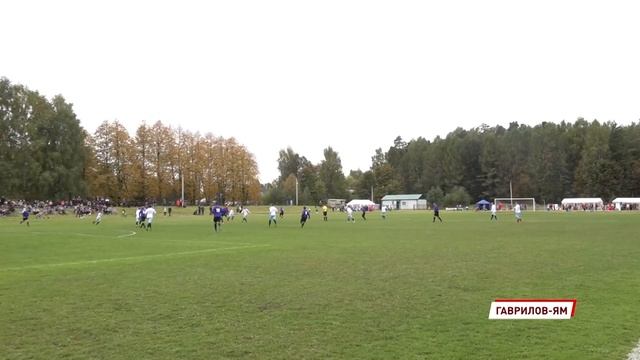 На старейшем стадионе Ярославской области в Гаврилов-Яме провели ретро-матч смотреть онлайн