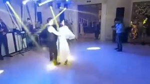 Очень эмоциональный танец!Первый танец жениха и невесты.