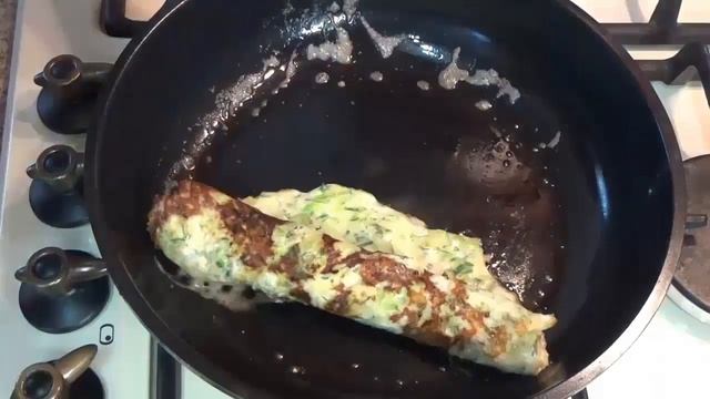 Кабачковый рулет на сковороде быстро и без грамма муки