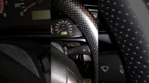 при включении габаритов и ближнего света , включается зажигание