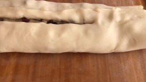 Используем остатки заварного крема.Плетенка из слоеного теста с заварным кремом.