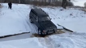 нисан патрол 1993 год, проход брода