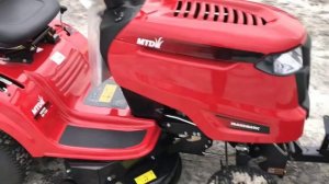 Уборка снега на садовом тракторе MTD SMART RE 125..mp4