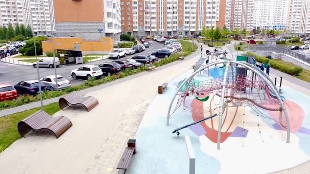 Как выглядит жилой район в России? Где я живу в Москве