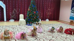 Танец конфеток, младшая группа, новый год