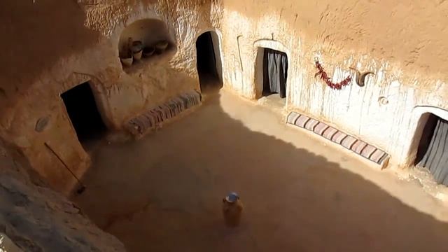 ЖИЛИЩА БЕРБЕРОВ. HOUSING BERBERA. БЕРБЕРЫ – КОРЕННЫЕ ЖИТЕЛИ ТУНИСА. МАТМАТА - СТОЛИЦА БЕРБЕРОВ