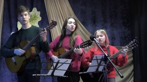 "Девушка по городу шагает босиком" (В.Бутусов)