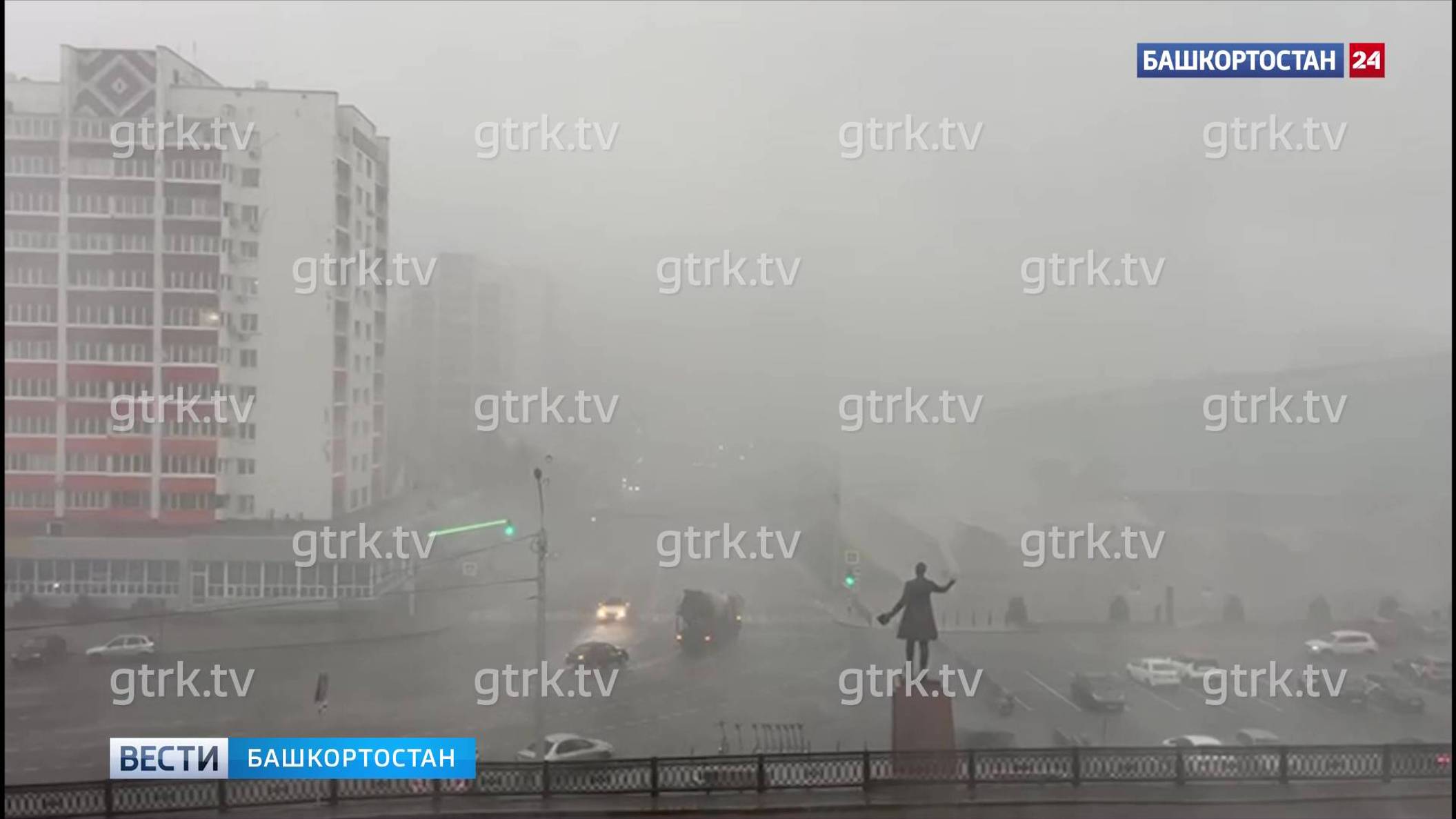 Уфу накрыл мощный ливень с грозой