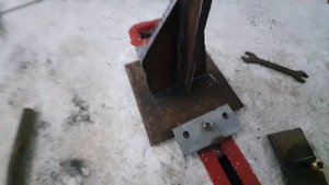 крепёж для стоек стапеля своими руками