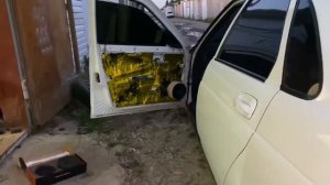 Замена штатных динамиков в автомобиле Лада Приора на динамики DL Raven 165