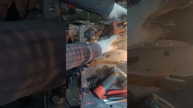 ДТ-75.Установка тяг фрикционов,понятная конструкция.