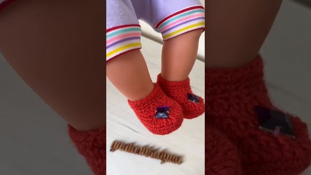 Вязаные пинетки для куклы Бэби Борн.Knitted booties for Baby Born doll.