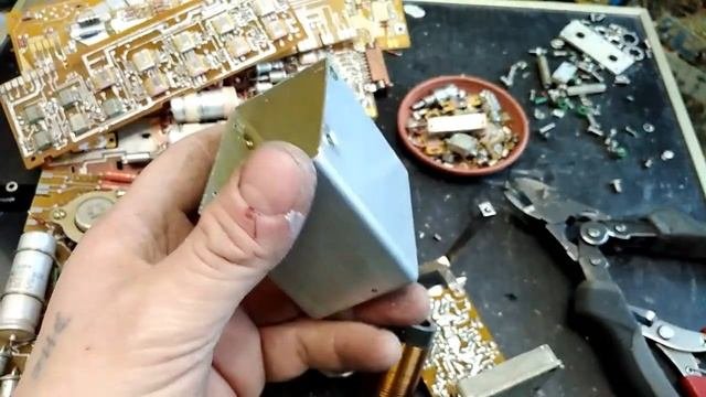 Что же спрятано в частотомере Ч3-63...