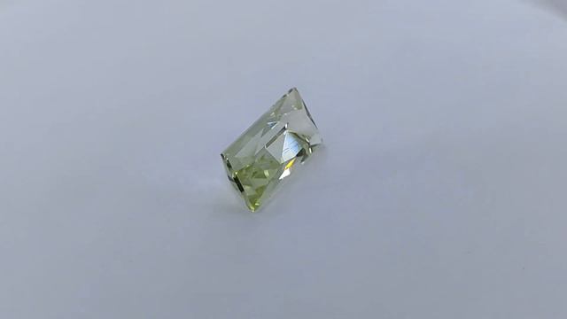 Благородный берилл. 3.25 карата. 12.8/6/5.3 мм. смотреть онлайн