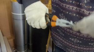 Монтаж скорлупы ППУ ТИС Энерго с помощью натяжителя ИН-20 мини и стальной оцинкованной ленты 20 мм