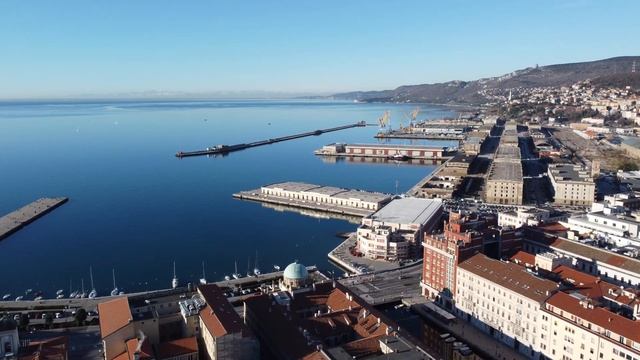 Триест, Италия - Trieste, Italy - 16.12.2021 смотреть онлайн
