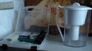 Фильтр кувшин солевой тест воды до и после фильтрования.