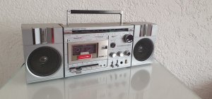 Мини портативный стерео Геттобластер Бумбокс Sanwa 7076-Тайвань-1976-год