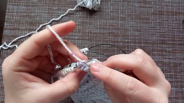 Чепчик "Гномик" спицами/ шапка для новорождённых резинкой 2×2