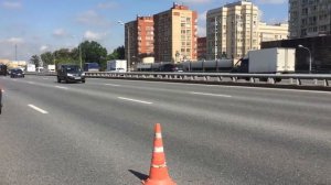 Воздух и кварцевый песок: как чистят эстакады в Москве