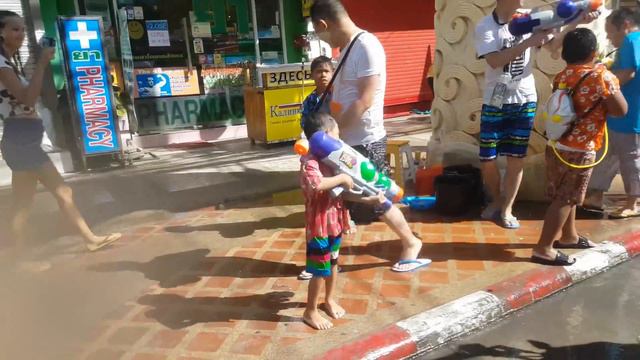 Тайский новый год Джомтьен Паттайа Сонгкран Thai New Year 19 April Jomtien Songkran смотреть онлайн