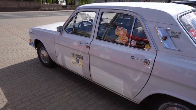 Ретро Минск 2023 ГАЗ 24, Волга, Волжана forever. Фестиваль в Минске . Октябрьская площадь в Минске. смотреть онлайн