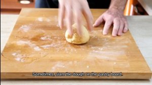 Рецепт домашних тальятелле готовит итальянец, традиционная итальянская кухня. Tagliatelle