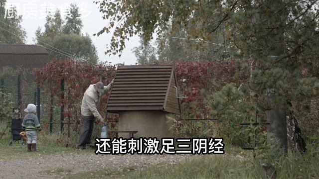 睡前這樣踮踮腳，勝過每天快走兩萬步，失眠好了，腰腿不疼了，小肚子也不見了，退休醫生天天在家做，【廚房美食多】
