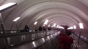 Самый длинный эскалатор на самой глубокой станции метро в Москве