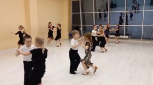 Бальный танец (репетиция младшая группа)