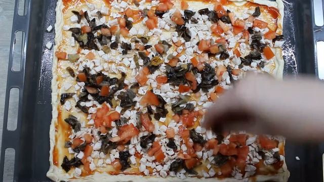 Вкусная пицца из слоеного теста за 30 минут / Готовим пиццу из слоеного теста с грибами и курицей