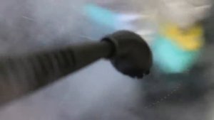 Паровая швабра Kitfort KT-1001 - Удаление подгоревшего жира с плиты