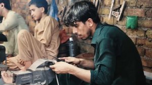 Закрытая зона Пакистана: Нет законов и правительства / Запрещенные фабрики и смертные приговоры