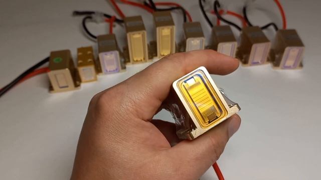 Диодная матрица для лазеров мощностью 300 ватт 6 бар, консультации по ремонту лазеров +7(918)011023 смотреть онлайн