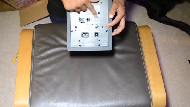 JBL LSR305 UNBOXING смотреть онлайн