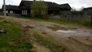 Пьяный дурак на скутере