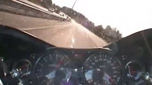 Сумашедший байкер Скорость байкера поражает воображение