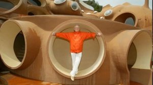 Необычный дом Пьера Кардена. Канны, Франция.