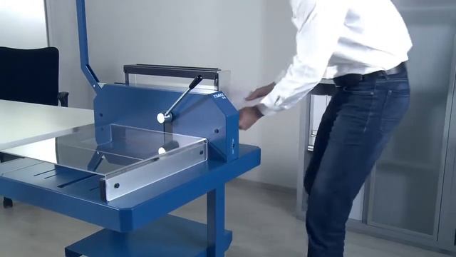 Мощный гильотинный резак Dahle 846 & 848 смотреть онлайн