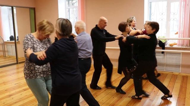 Приглашаем на занятия бальными танцами