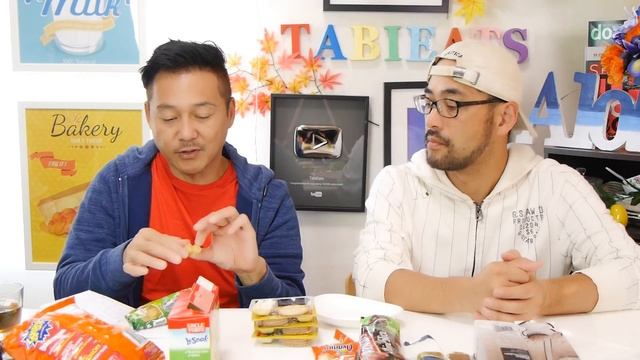 Trying Australian Snacks 4 смотреть онлайн