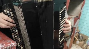 цельнопланочный крепкий баян времён СССР,цена 38 тысяч.руб! тел/ Вацап,+7-925-508-79-26