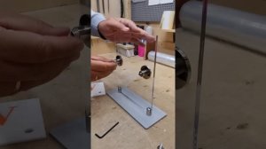 Монтаж таблички на стеклянную поверхность