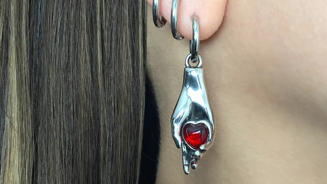 Трендовые серьги-конго cо съемными подвесками "Сердце в ладони" от StarfallShop