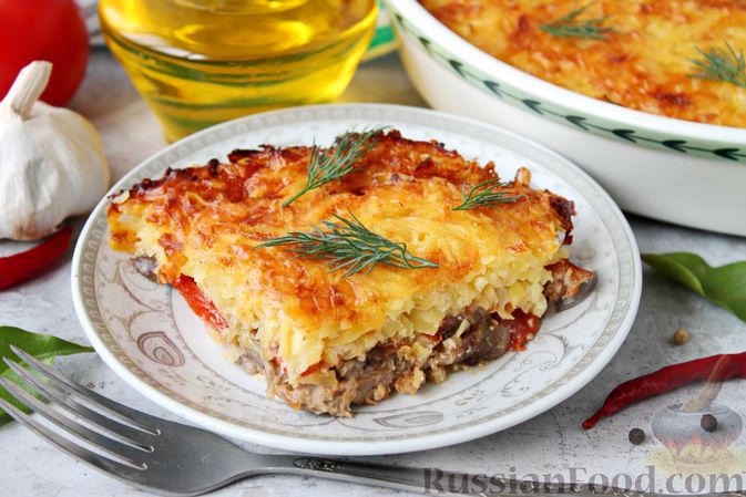 А-ля мясо по-французски.
КАРТОШКА С МЯСОМ И ГРИБАМИ