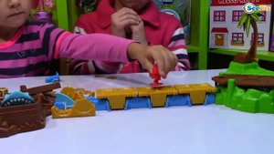 SHARK MANIA Игры для детей - АКУЛА съела Пиратов! Играем с Ярославой Games for children